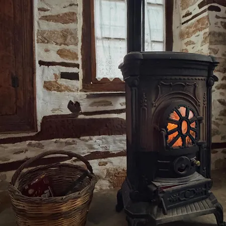 San Lorenzo - παραδοσιακά πέτρινα - άγιος λαυρέντιος πηλίου Agios Lavrentios