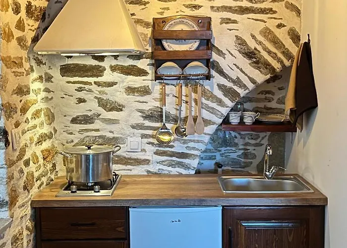 San Lorenzo - παραδοσιακά πέτρινα - άγιος λαυρέντιος πηλίου Agios Lavrentios